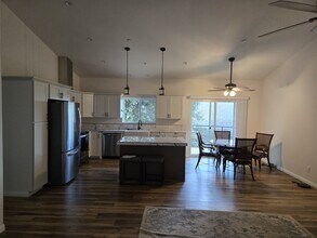 39034 CA-41 in Oakhurst, CA - Building Photo - Building Photo