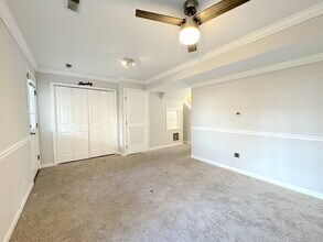 6410 Katherine Ann Ln in Springfield, VA - Foto de edificio - Building Photo