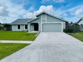 174 Roy Ct Cir in Royal Palm Beach, FL - Building Photo