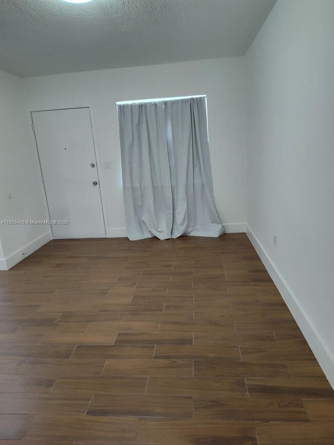 655 Eldron Dr in Miami Springs, FL - Building Photo - Building Photo