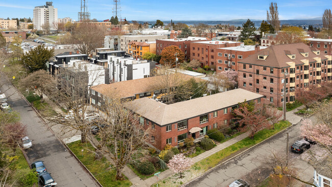 1600 E Spring St in Seattle, WA - Building Photo - Building Photo