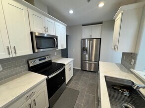 12439 Totem Lake Way in Kirkland, WA - Building Photo - Building Photo
