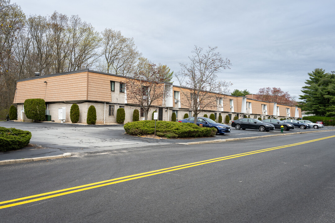 Coachman Condominiums in Cranston, RI - Building Photo