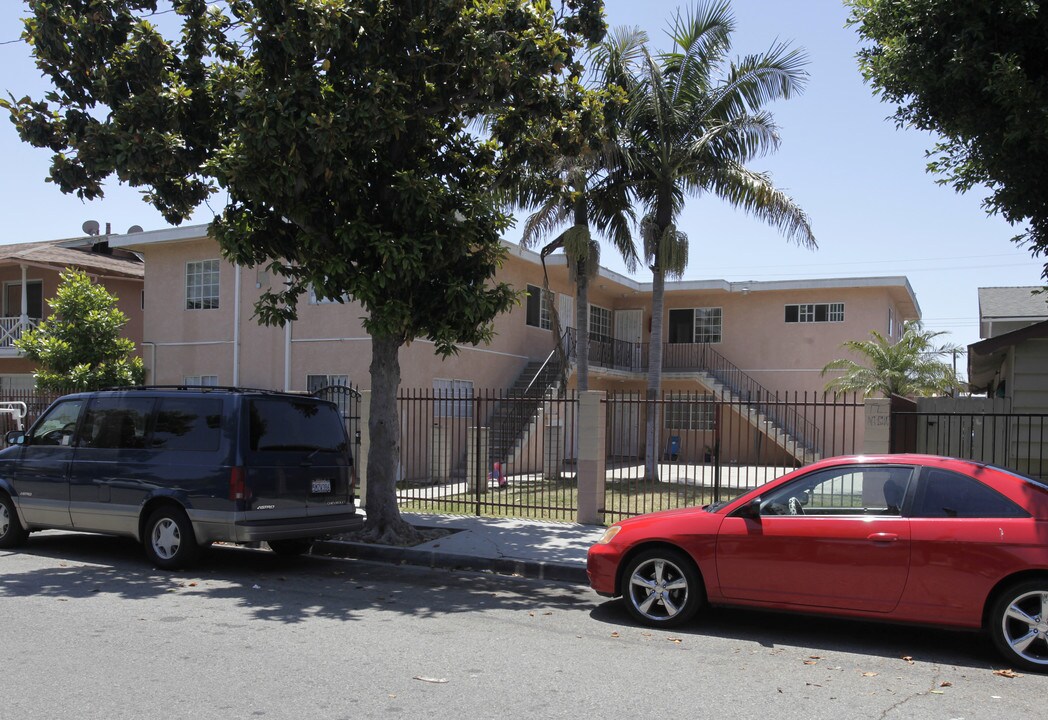 329 N Rose St in Anaheim, CA - Foto de edificio