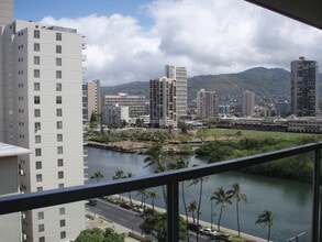 445 Seaside Ave, Unit 1420 in Honolulu, HI - Foto de edificio - Building Photo