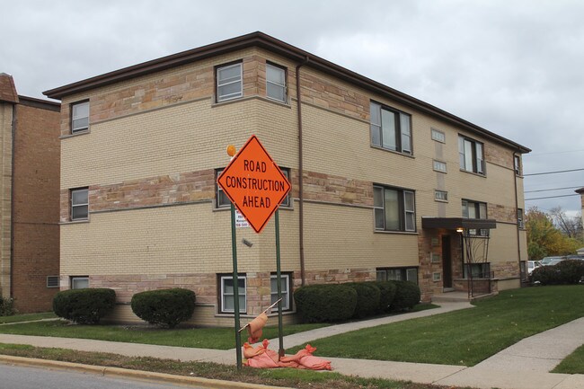 2416 W Roosevelt Rd in Broadview, IL - Building Photo - Building Photo