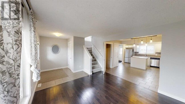 8804-8896 96 Ave in Grande Prairie, AB - Building Photo - Building Photo