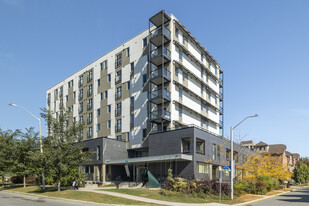 140 Den Haag Dr in Ottawa, ON - Building Photo