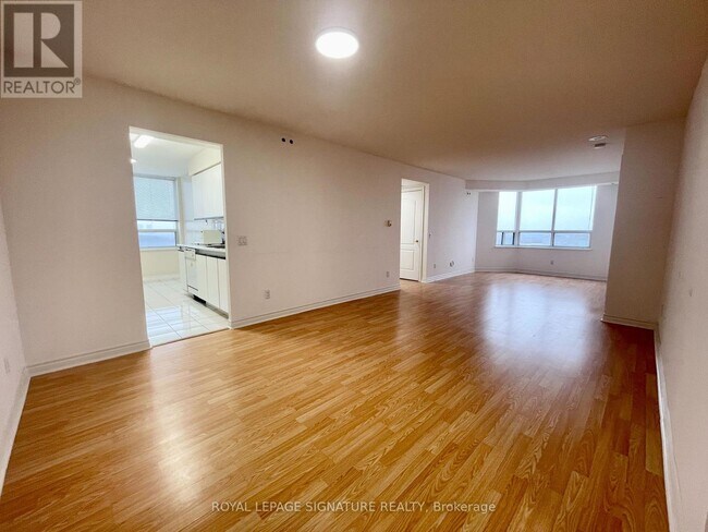 115 Omni Dr in Toronto, ON - Building Photo - Building Photo