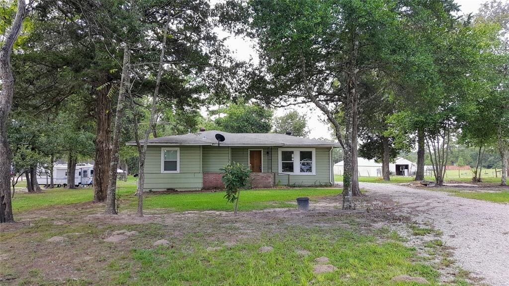 11941 Old County Rd in Willis, TX - Building Photo