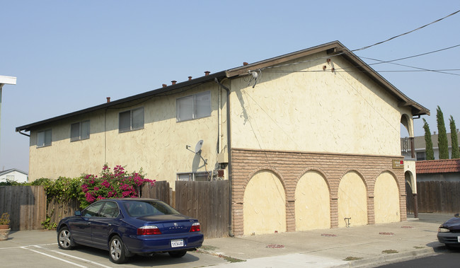 2 Alhambra Ct in Antioch, CA - Building Photo - Building Photo