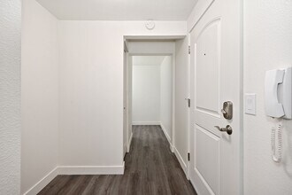 Maple Leaf Residences in Seattle, WA - Building Photo - Interior Photo