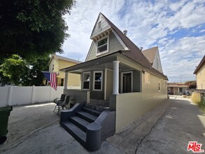 1249 E 54th St in Los Angeles, CA - Foto de edificio - Building Photo