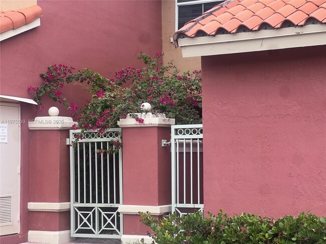 6104 NW 114th Pl in Doral, FL - Building Photo - Building Photo