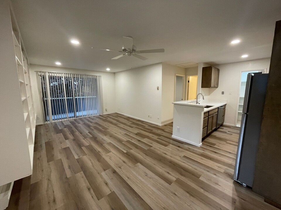 249 Boardwalk Dr in San Bruno, CA - Building Photo