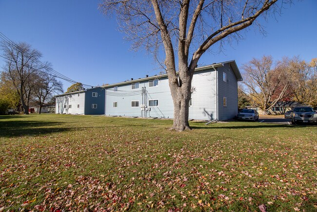 119 E Welcome Ave, Unit #1 in Mankato, MN - Foto de edificio - Building Photo