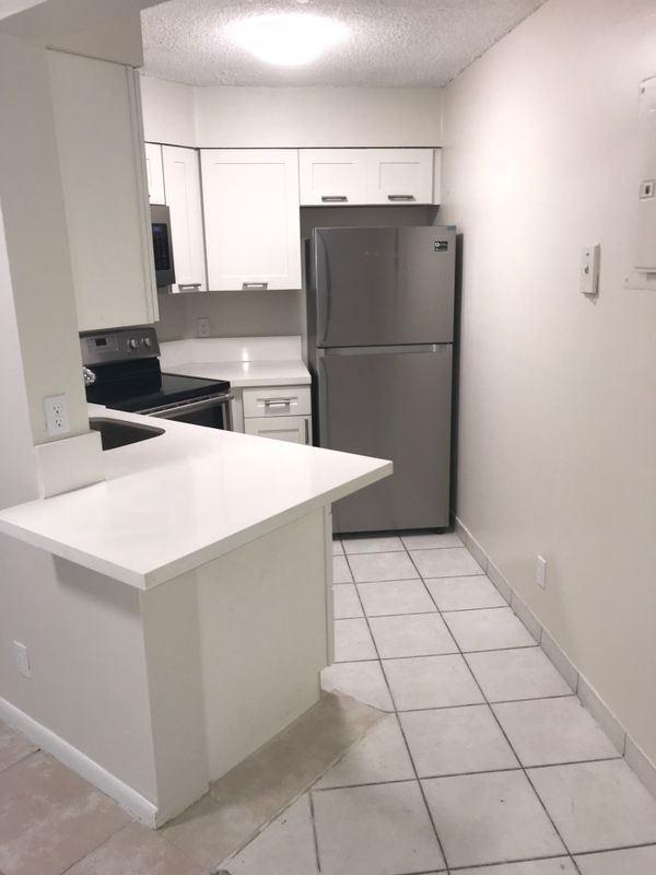 216 Lake Pointe Dr in Oakland Park, FL - Building Photo - Building Photo