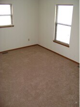 6057-6059 Red Oak Dr in Toledo, OH - Building Photo - Building Photo