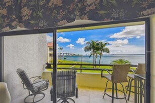 127 1st St E in Tierra Verde, FL - Building Photo