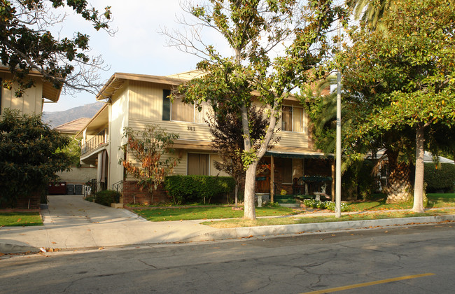 341 W Dryden St in Glendale, CA - Foto de edificio - Building Photo