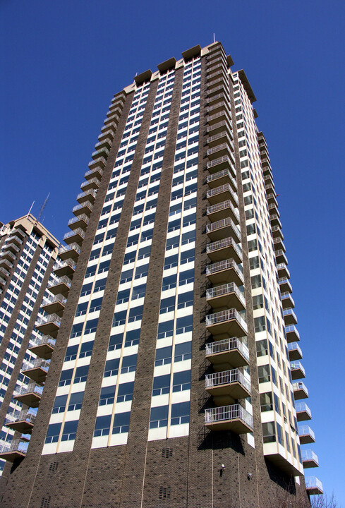 Riley Towers I in Indianapolis, IN - Building Photo