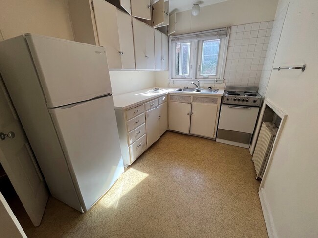 1406 Drake St, Unit #3 in Madison, WI - Building Photo - Building Photo