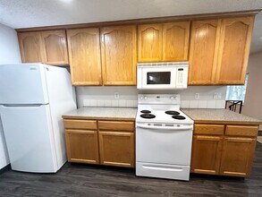 1965-1965 NE Kane Dr in Gresham, OR - Building Photo - Building Photo