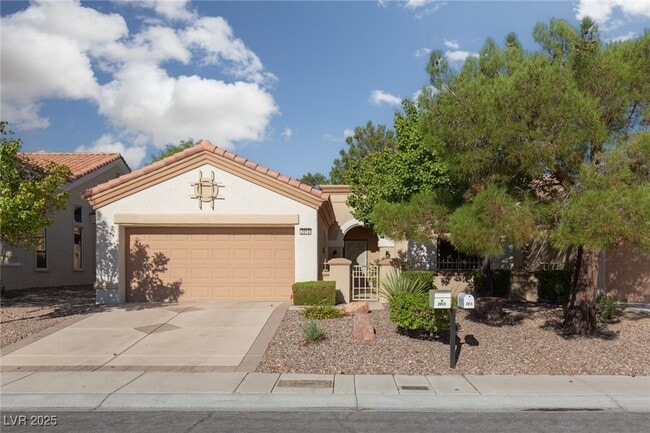 2013 Capestone St in Las Vegas, NV - Foto de edificio - Building Photo