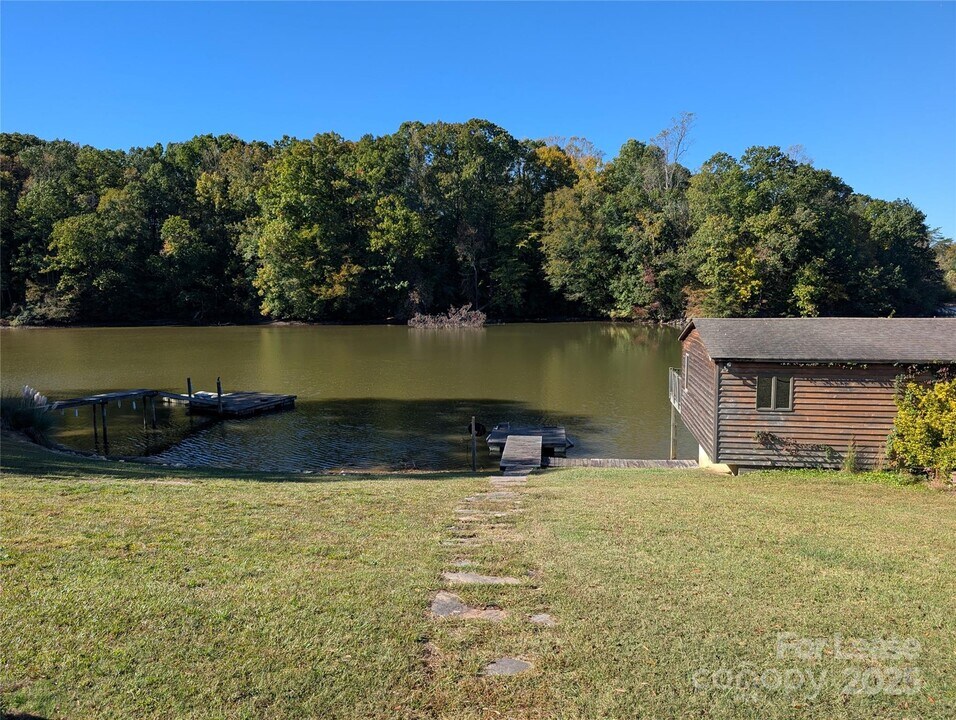 155 Hamptons Cove Rd in Troutman, NC - Building Photo