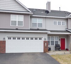 5784 Mt Curve Blvd in Monticello, MN - Building Photo