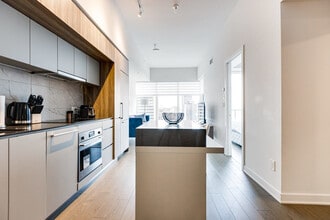 1130 Rue Saint-Antoine O in Montréal, QC - Building Photo - Building Photo