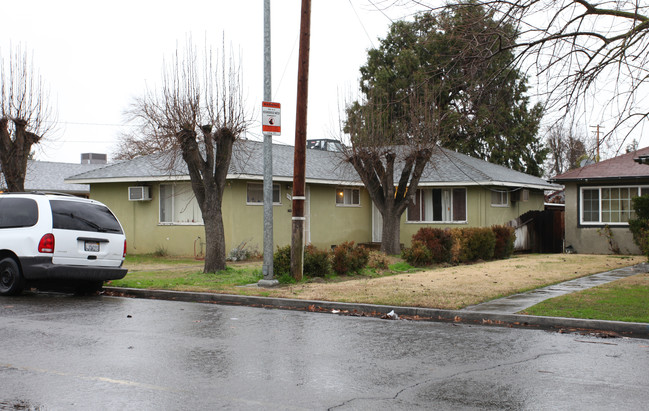 685-687 W Olive St in Turlock, CA - Building Photo - Building Photo