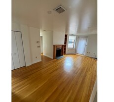 102 Gainsborough St, Unit 302E in Boston, MA - Building Photo