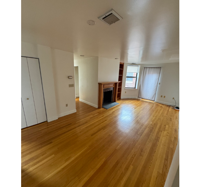 102 Gainsborough St, Unit 406E in Boston, MA - Building Photo