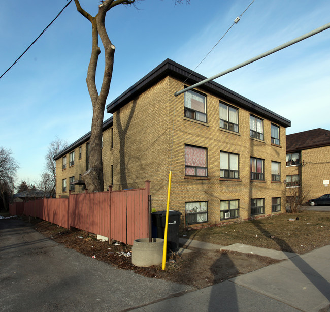 2816 Keele St in Toronto, ON - Building Photo - Building Photo