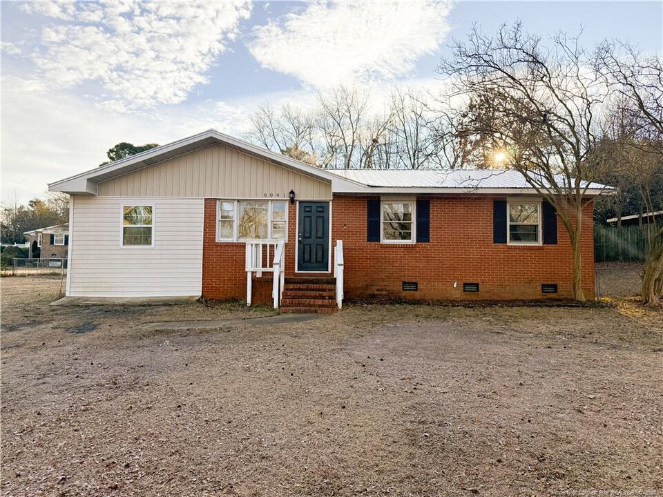 6041 Blairmore Pl in Fayetteville, NC - Building Photo