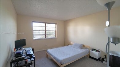 4670 NW 79th Ave, Unit 2F in Doral, FL - Foto de edificio - Building Photo