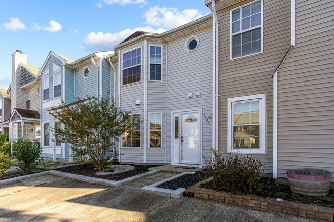 1325 Orillia Rd in Virginia Beach, VA - Building Photo - Building Photo