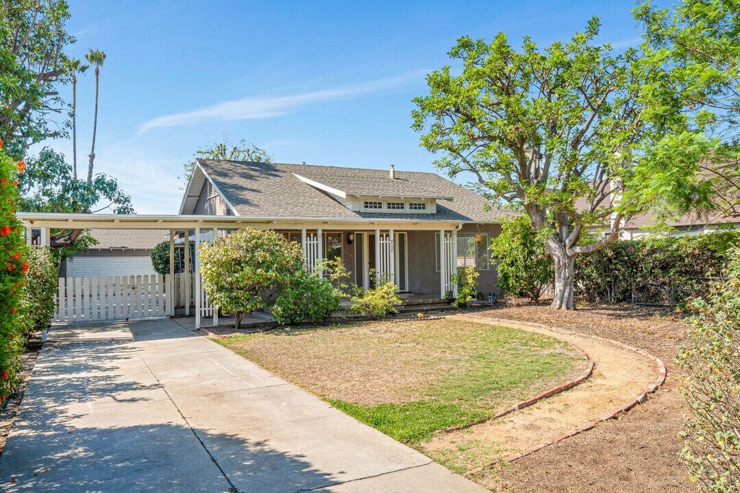 9102 E Fairview Ave in San Gabriel, CA - Building Photo