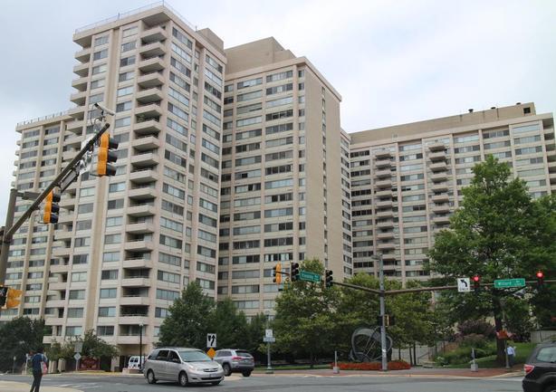 4515 Willard Ave, Unit 815S in Chevy Chase, MD - Building Photo