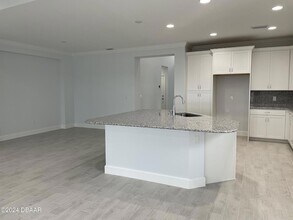 818 Bama Breeze Dr in Daytona Beach, FL - Building Photo - Building Photo