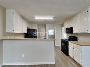 811 Karie Dr in Mcdonough, GA - Building Photo - Building Photo