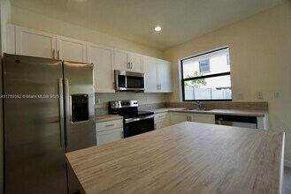 3432 W 113th St in Hialeah, FL - Building Photo - Building Photo
