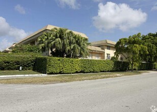 8550 SW 109th Ave in Miami, FL - Building Photo - Building Photo