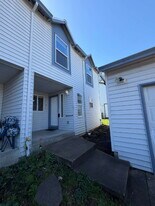 15704 NE Milton Pl in Portland, OR - Building Photo