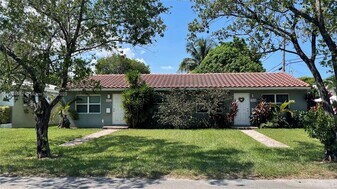 1909 Mayo St in Hollywood, FL - Building Photo