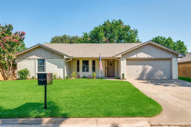 1015 De Pauw Dr in Arlington, TX - Building Photo