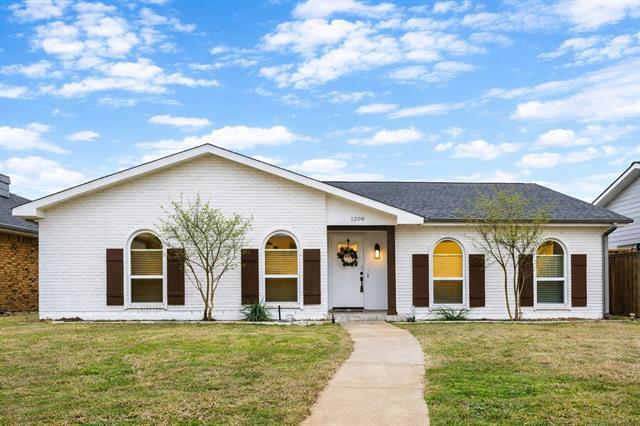 1208 Crestwood Ct