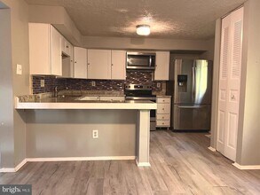 8104 Willowdale Ct in Springfield, VA - Building Photo - Building Photo