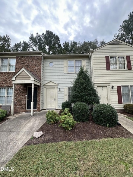 2904 Faversham Pl